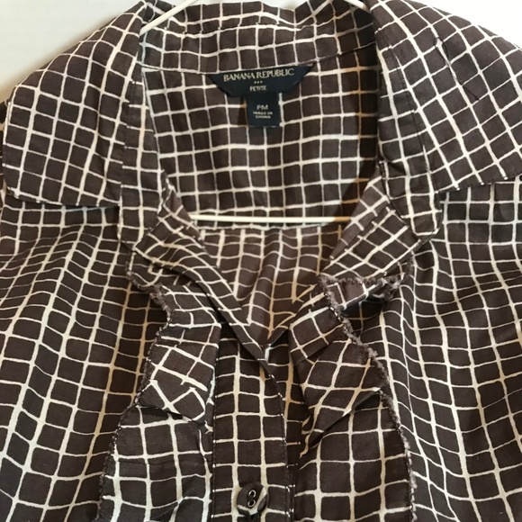 Banana Republic Short Sleeved Button Up Shirt PM - Picture 3 of 8